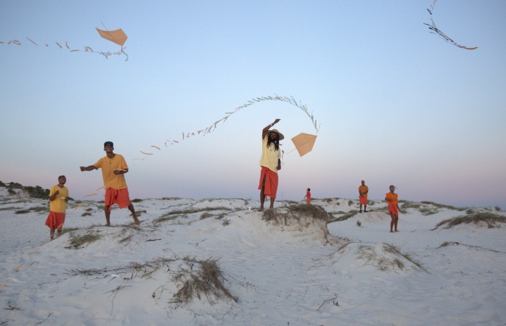 <p><i>The Kite Ballet</i> by Thaís Muniz. Photo by Antonello Veneri.</p>