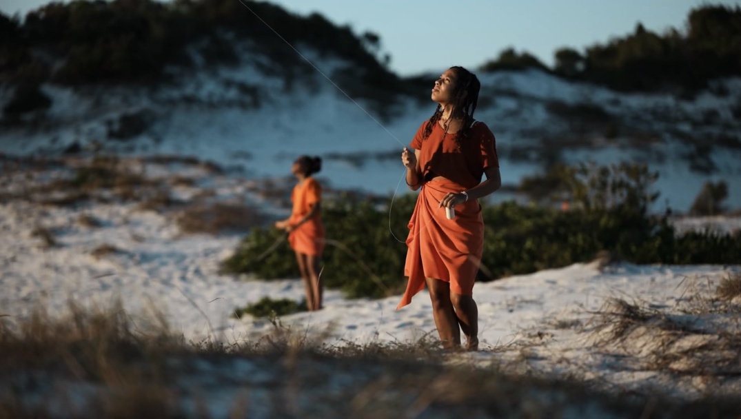 <p>Still from <i>The Kite Ballet</i> by Thaís Muniz, courtesy of the artist.</p>
