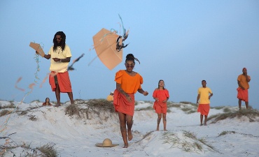<p><i>The Kite Ballet </i>by Thaís Muniz. Photo by Antonello Veneri.</p>