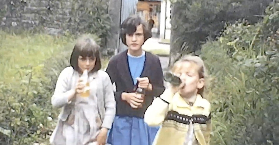 Laurie MacLeod with friends Siobhán and Gráinne in the garden of the former courthouse in 1969.